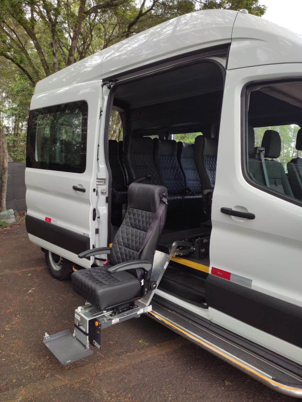 Ford Transit van adaptada para PCD